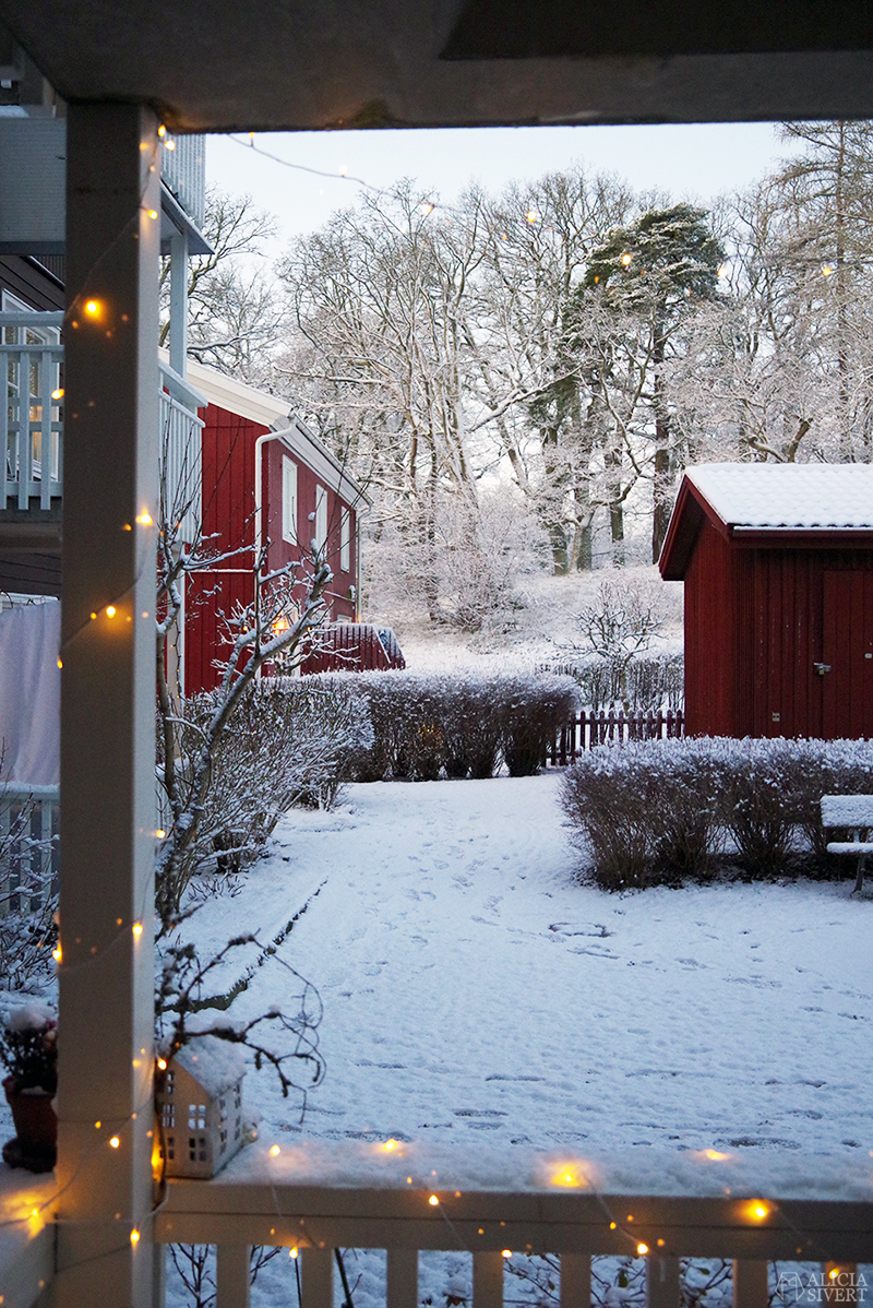 Snö på innergården, julen 2019 - www.aliciasivert.se